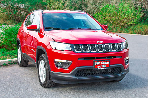3/4 frontal view of the 2021 jeep compass